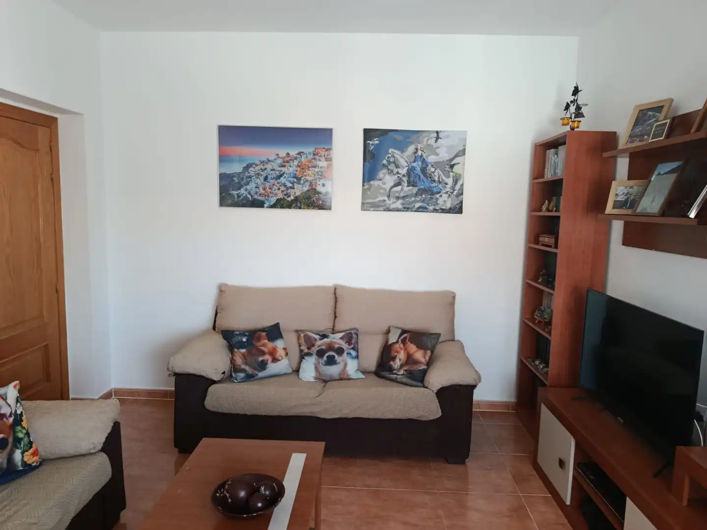 Sala d'estar de Casa adosada en venda en Mota del Cuervo amb Calefacció, Terrassa i Moblat
