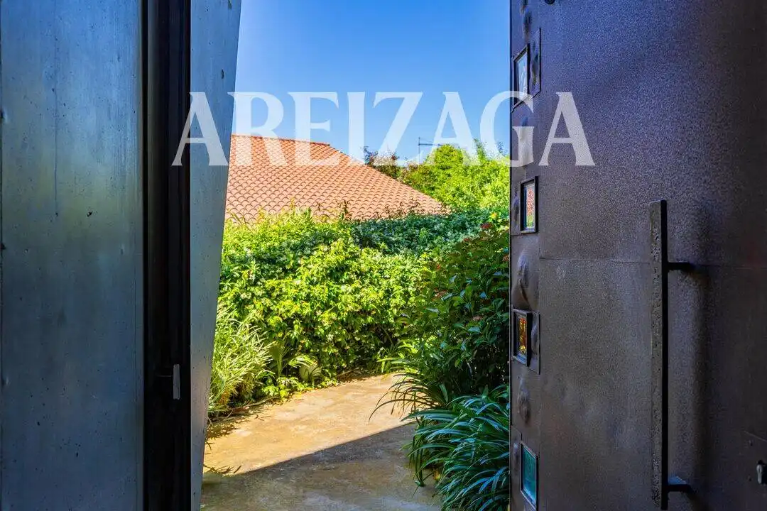 Vista exterior de Casa o chalet en venta en Donostia - San Sebastián  con Aire acondicionado, Calefacción y Jardín privado
