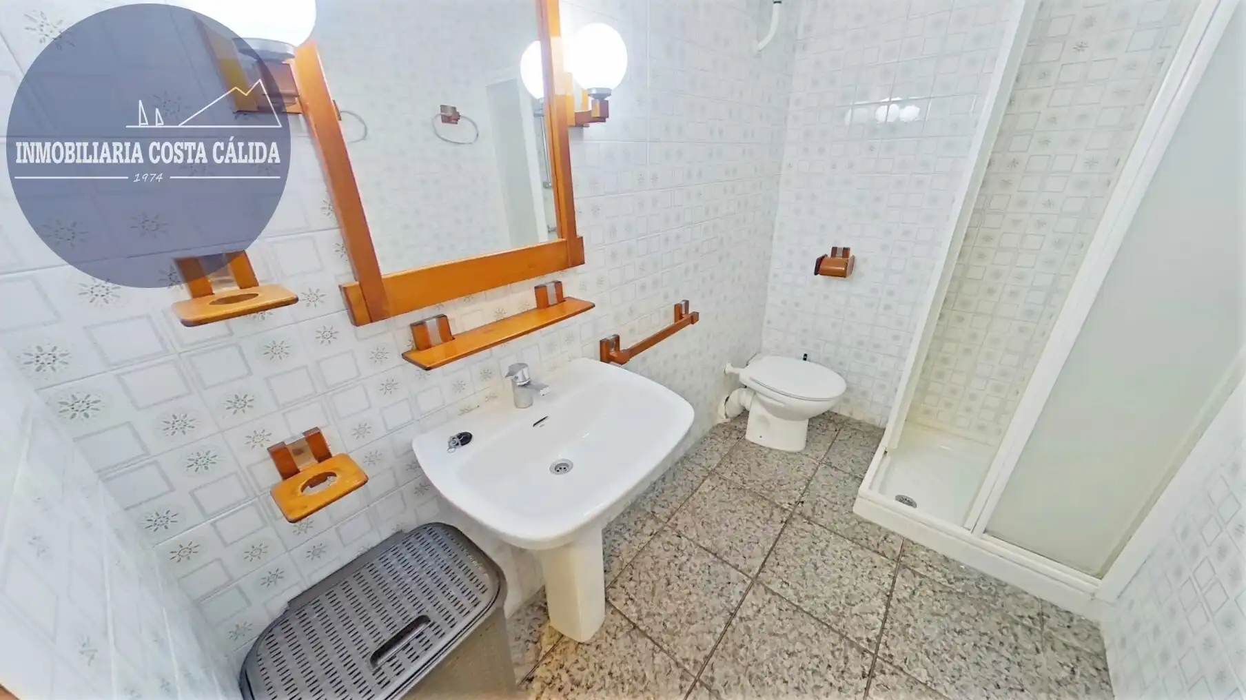Badezimmer von Wohnungen zum Verkauf in Águilas mit Klimaanlage, Heizung und Möbliert