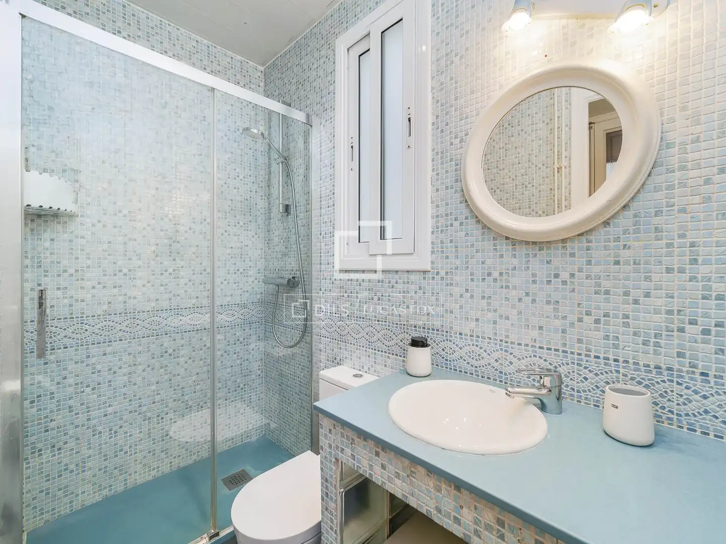 Badezimmer von Wohnung zum Verkauf in Barcelona mit Heizung und Balkon