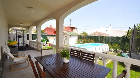 Chalet con piscina y amplio jardín cerca de la Playa de les Delícies, imatge 2