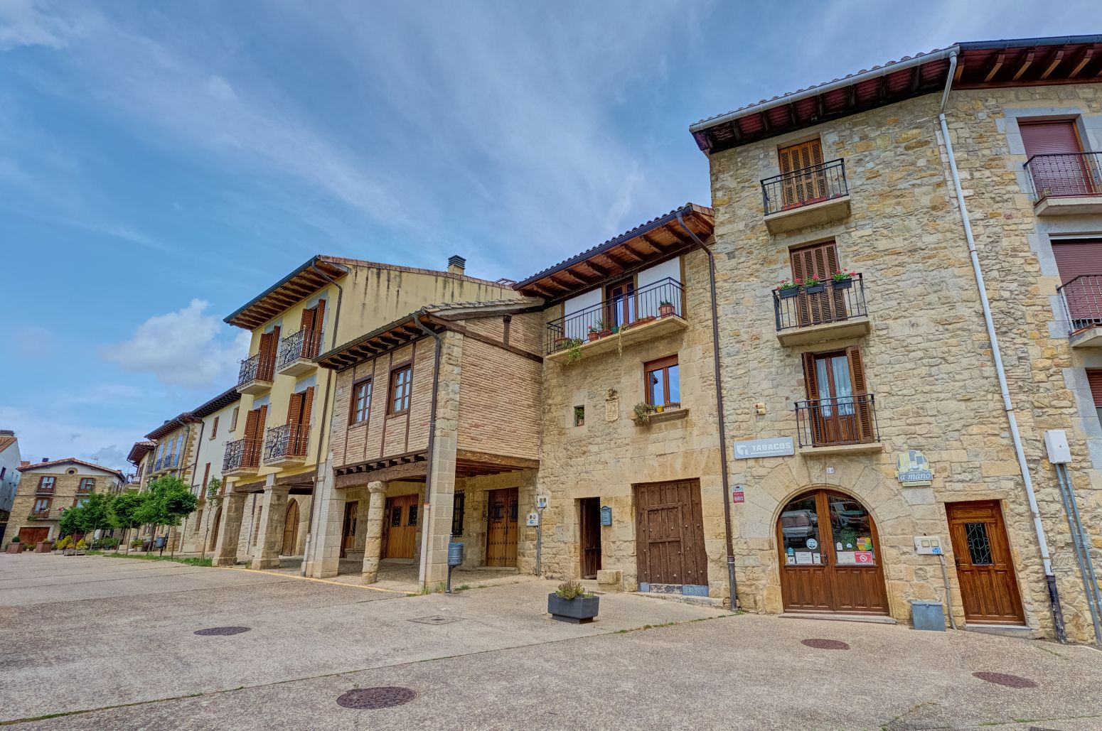 Vista exterior de Àtic en venda en Tamames amb Calefacció, Jardí privat i Parquet