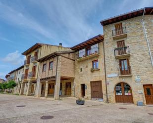 Vista exterior de Àtic en venda en Tamames amb Calefacció, Jardí privat i Parquet