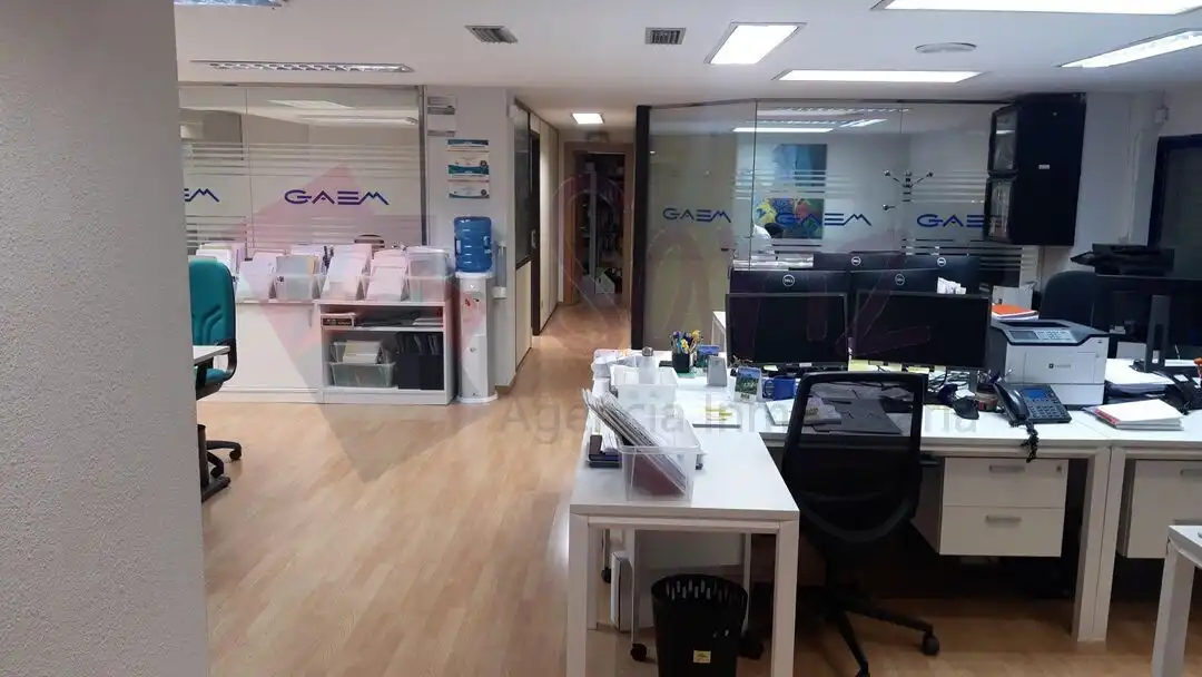 Ufficio con ascensore in vendita a Avenida República Argentina, imagen 2