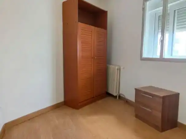 Dormitori de Pis en venda en Madrid amb Aire condicionat i Balcó