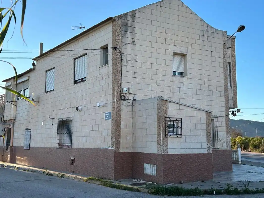 Vista exterior de Casa adosada en venda en Orihuela amb Calefacció, Terrassa i Traster
