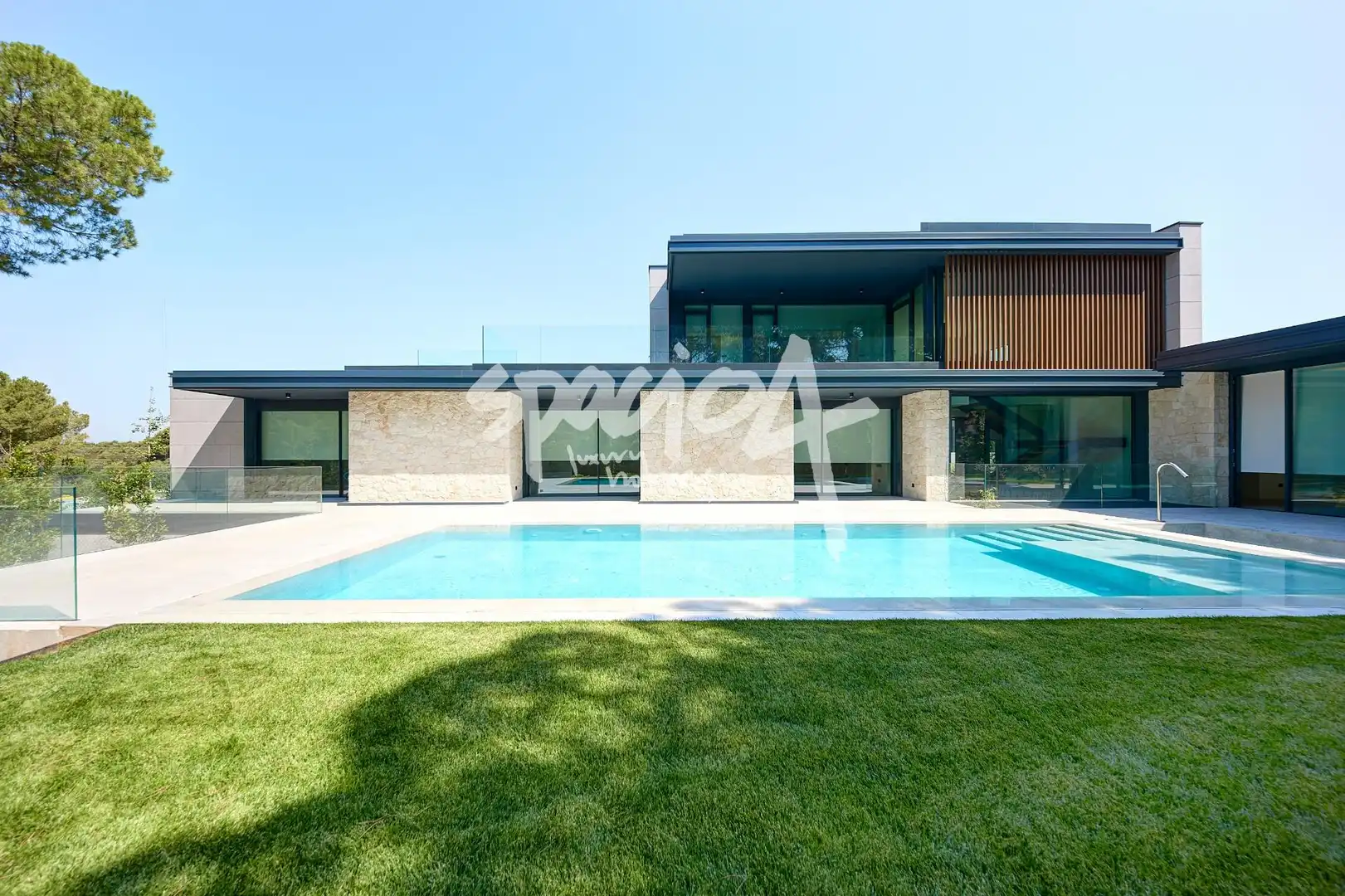 Swimming pool of Houses for sale in Boadilla del Monte  with Air Conditioner, Heating and Private garden