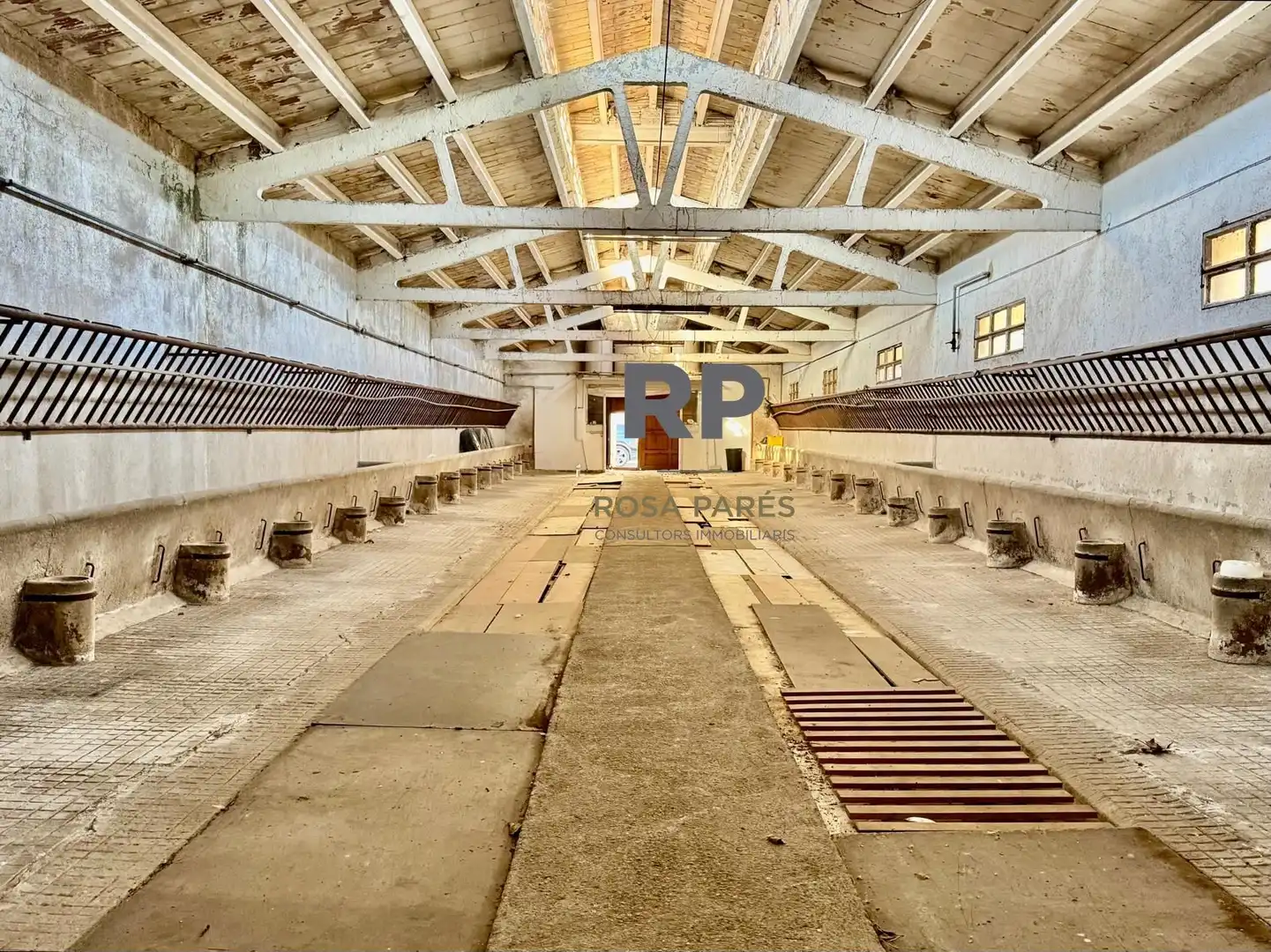 Außenansicht von Fabrikhallen zur Miete in Sant Martí de Centelles