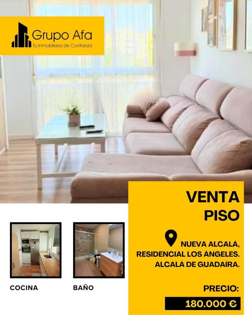 Sala de estar de Piso en venta en Alcalá de Guadaira con Piscina