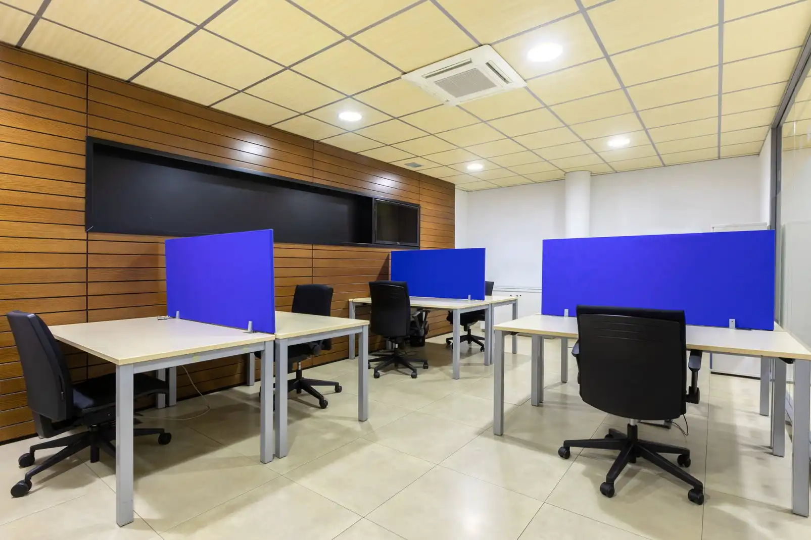 Büro zur Miete in Málaga mit Klimaanlage, Heizung und Möbliert
