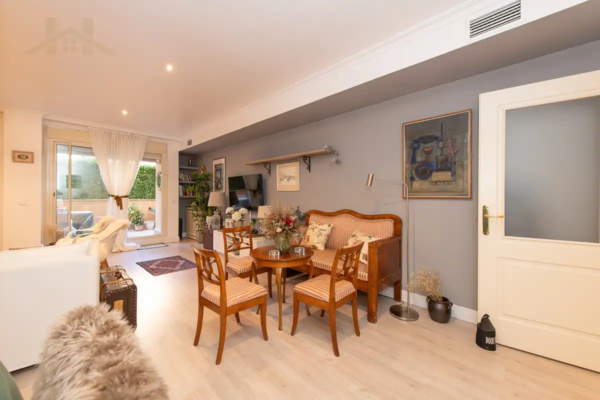 Living room of Ground floor for sale in La Moraleja  with Air Conditioner, Heating and Private garden