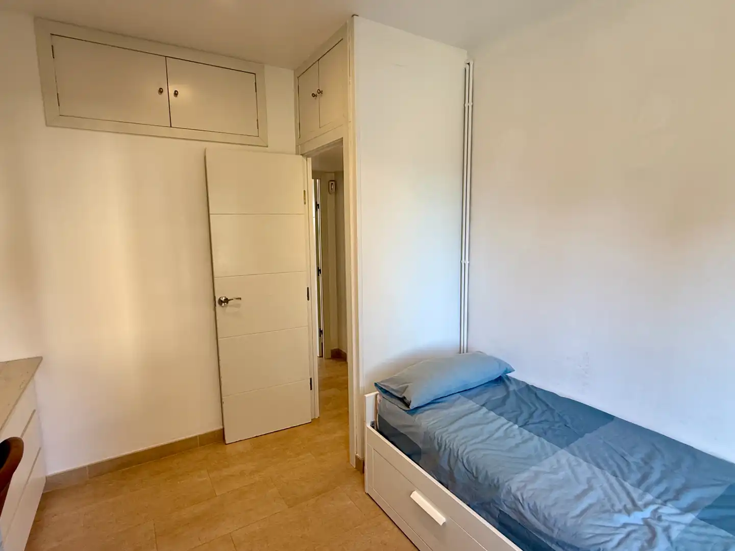 Habitación de Casa adosada en venta en Barcelona con Aire acondicionado, Calefacción y Jardín privado