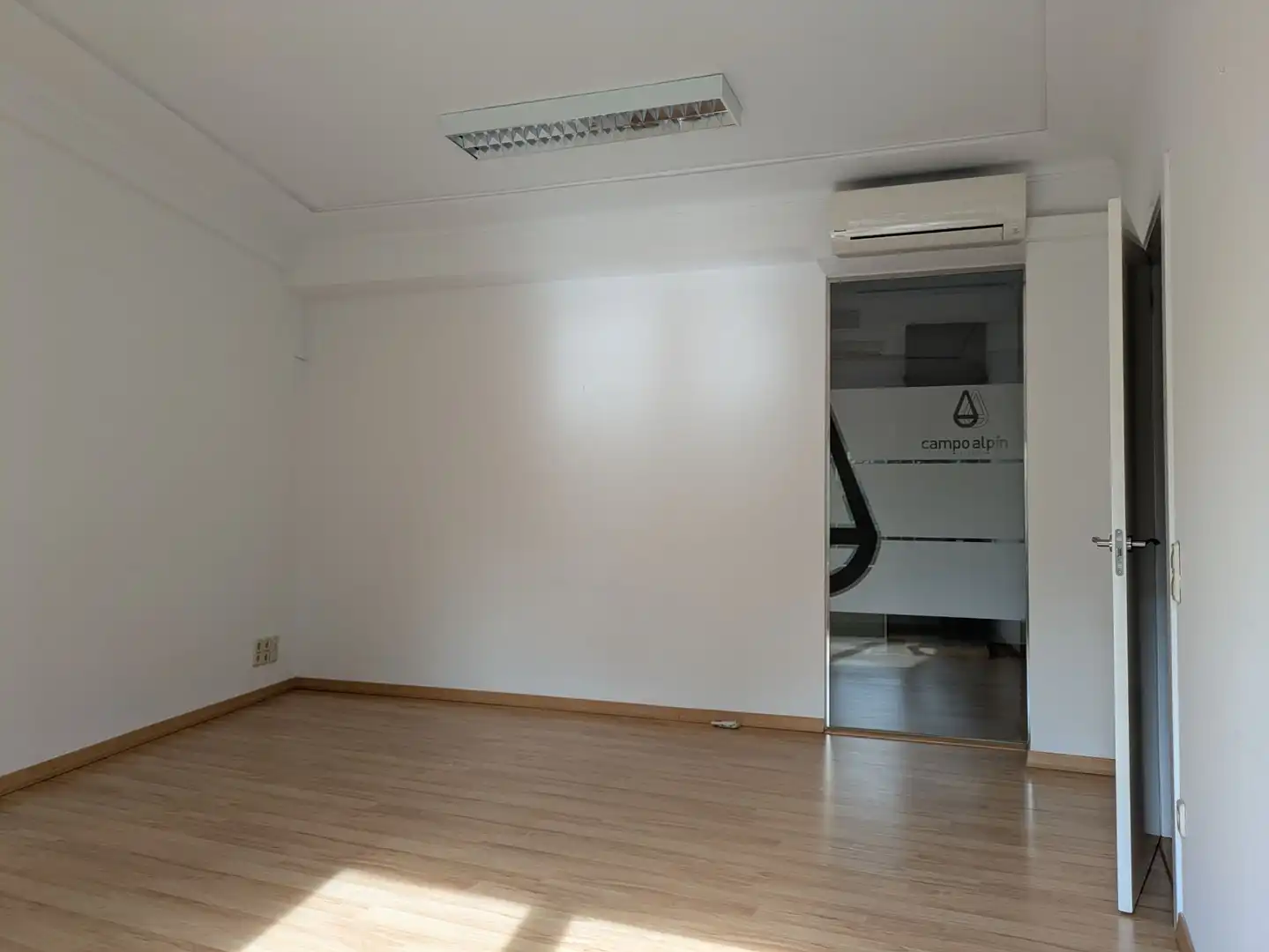 Büro zur Miete in Monzón mit Klimaanlage und Heizung
