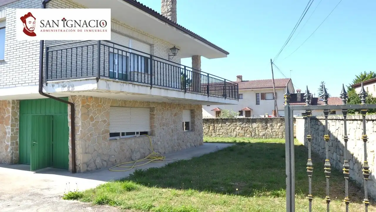 Vista exterior de Casa o xalet en venda en Valle de Tobalina amb Calefacció, Jardí privat i Terrassa