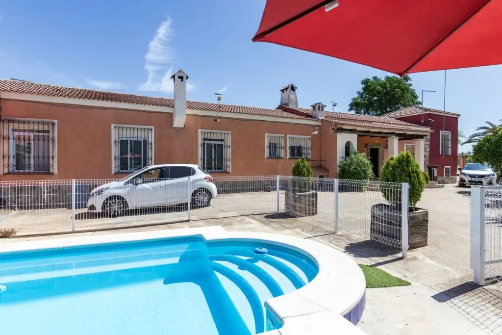 Piscina de Finca rústica en venda en Tierga amb Jardí privat, Terrassa i Traster