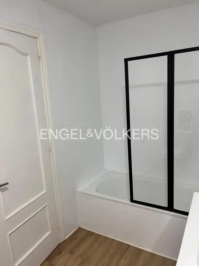 Baño de Dúplex de alquiler en Barcelona con Aire acondicionado, Calefacción y Parquet