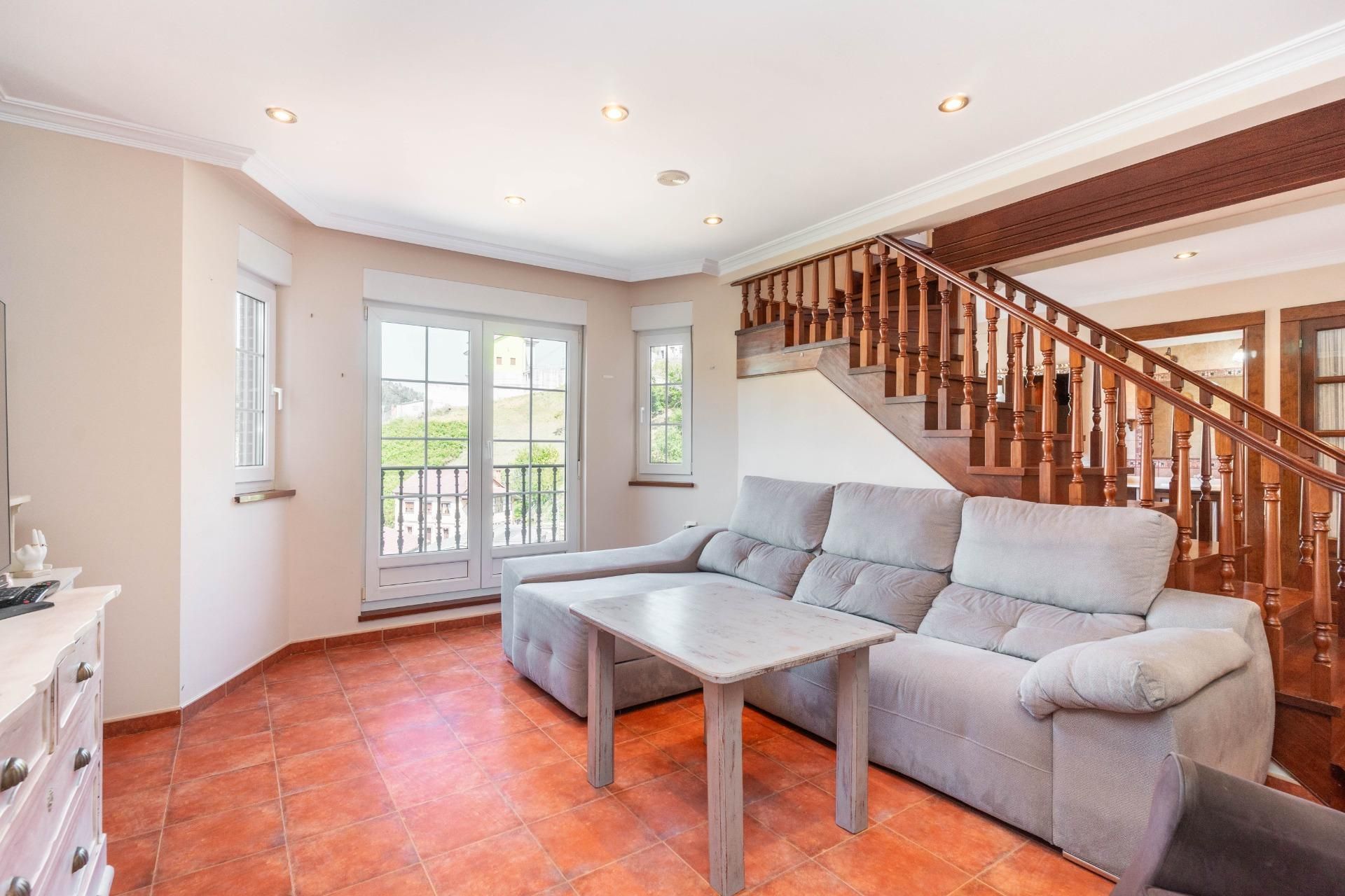 Living room of House or chalet for sale in San Martín del Rey Aurelio  with Heating, Private garden and Terrace