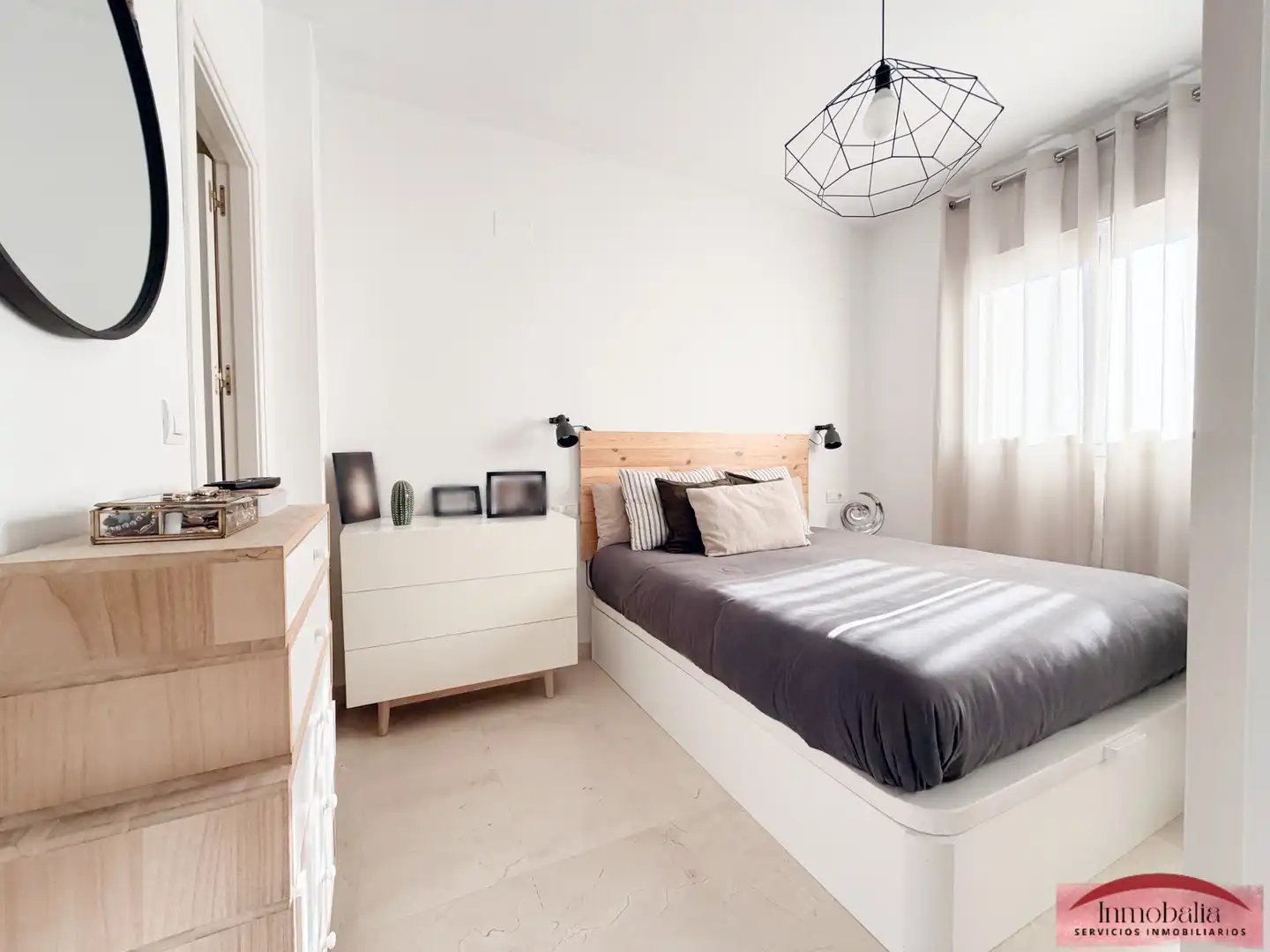 Habitación de Piso en venta en Sevilla con Aire acondicionado, Terraza y Trastero