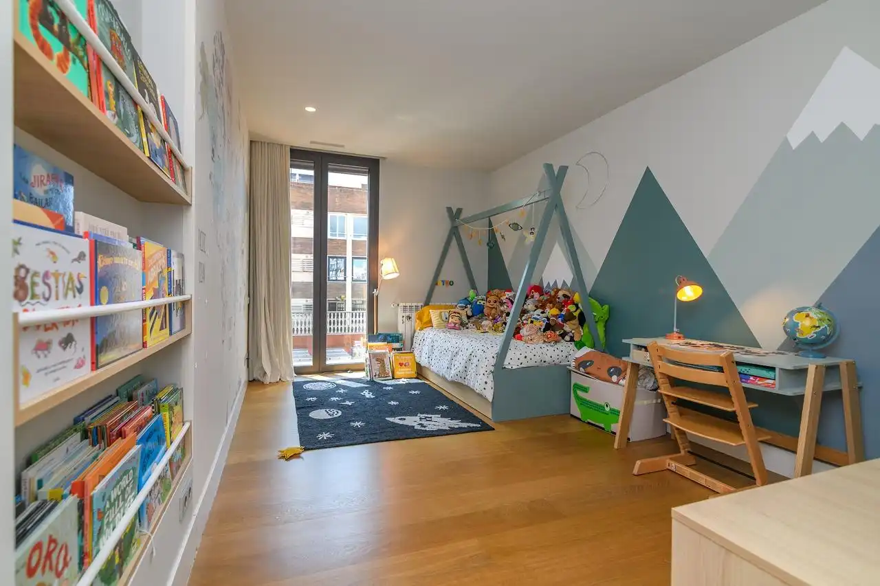 Schlafzimmer von Dachboden zum Verkauf in Barcelona mit Klimaanlage, Heizung und Terrasse