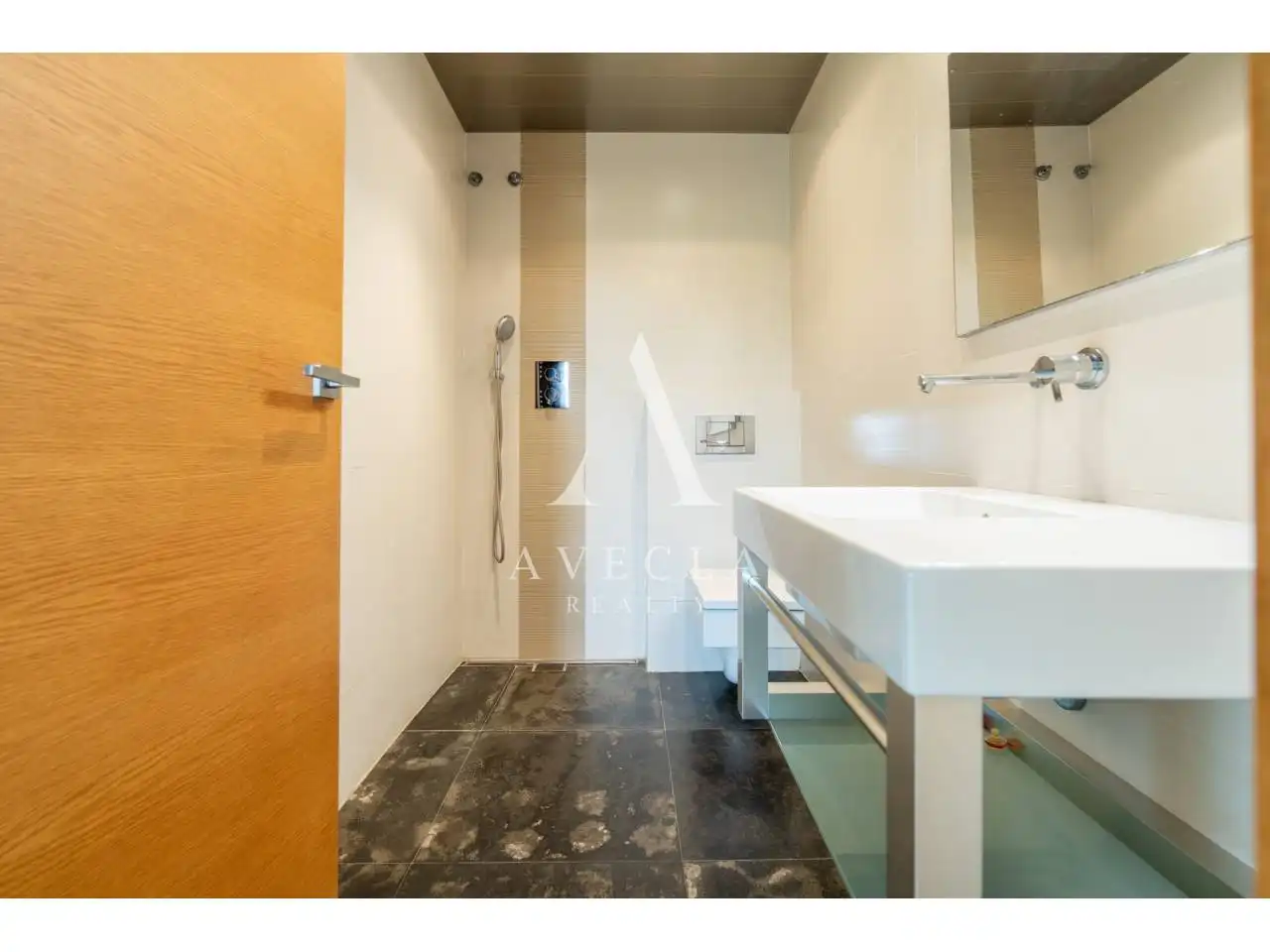 Badezimmer von Haus oder Chalet zum Verkauf in Cerdanyola del Vallès mit Klimaanlage, Heizung und Privatgarten