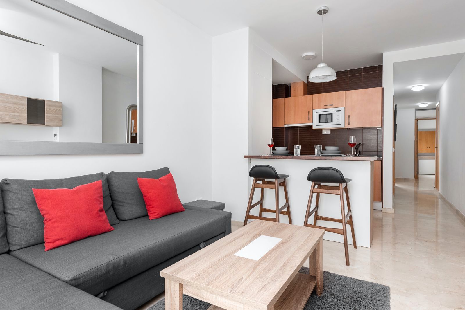 Sala d'estar de Pis en venda en Marbella amb Traster, Moblat i Balcó