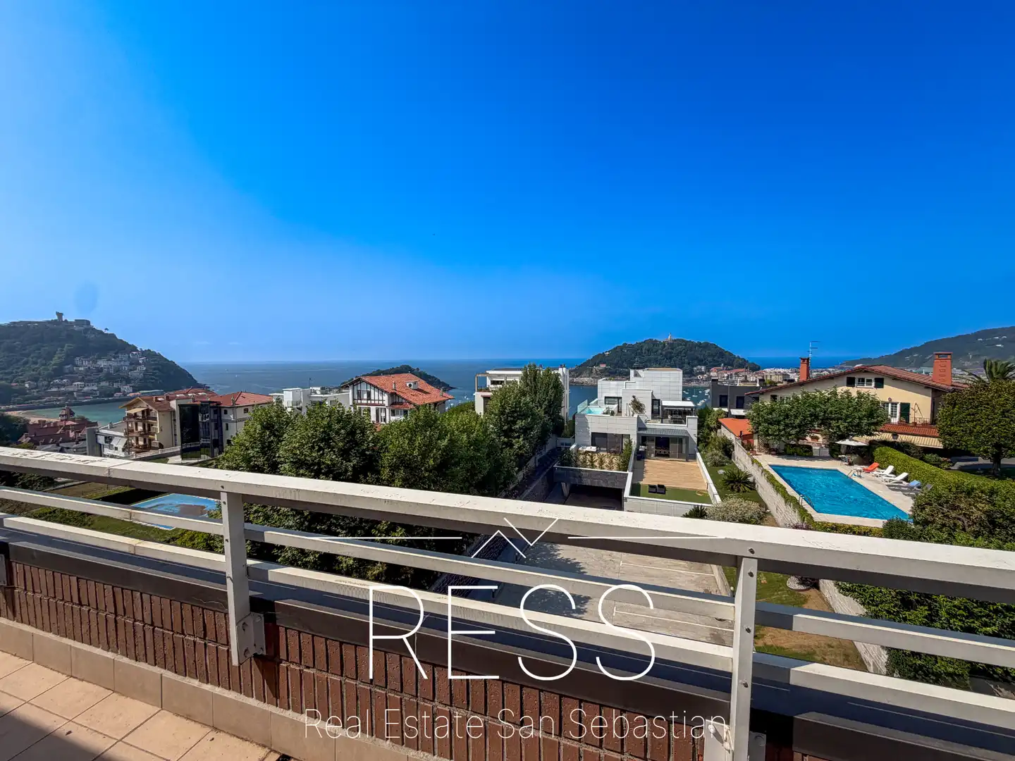 Exterior view of Attic for sale in Donostia - San Sebastián   with Air Conditioner, Heating and Terrace