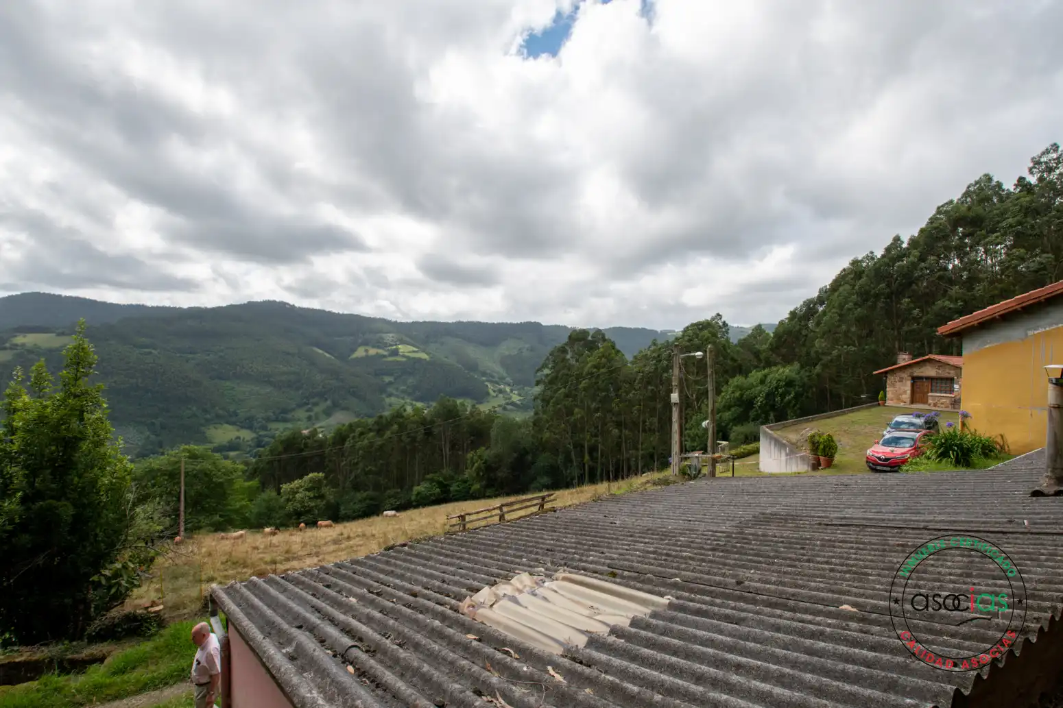 Vista exterior de Casa o xalet en venda en Villaviciosa amb Jardí privat i Traster