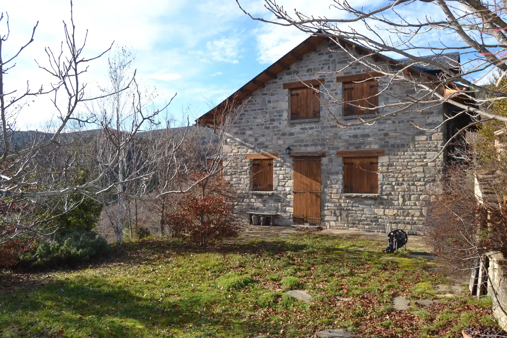 Außenansicht von Haus oder Chalet zum Verkauf in Aisa mit Heizung und Privatgarten