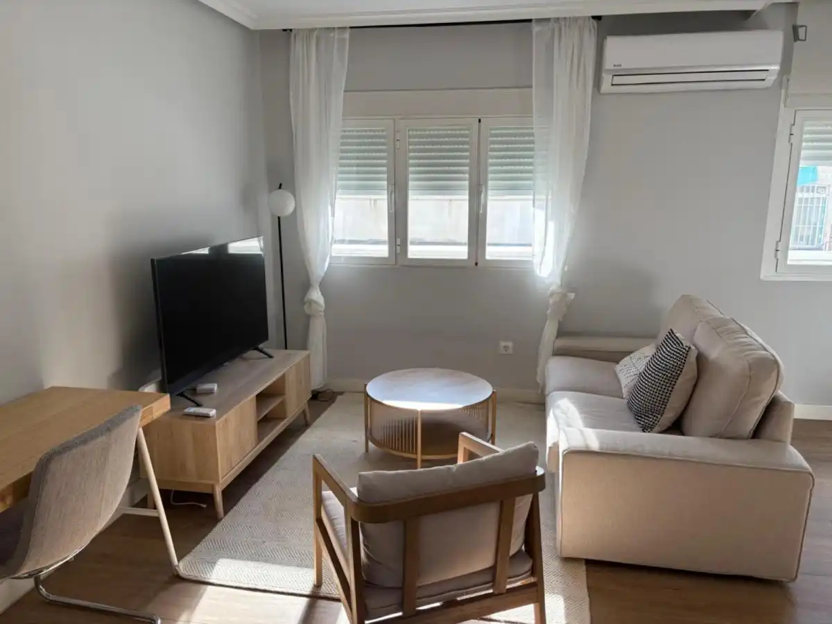 Sala de estar de Apartamento de alquiler en  Madrid Capital con Aire acondicionado, Calefacción y Amueblado