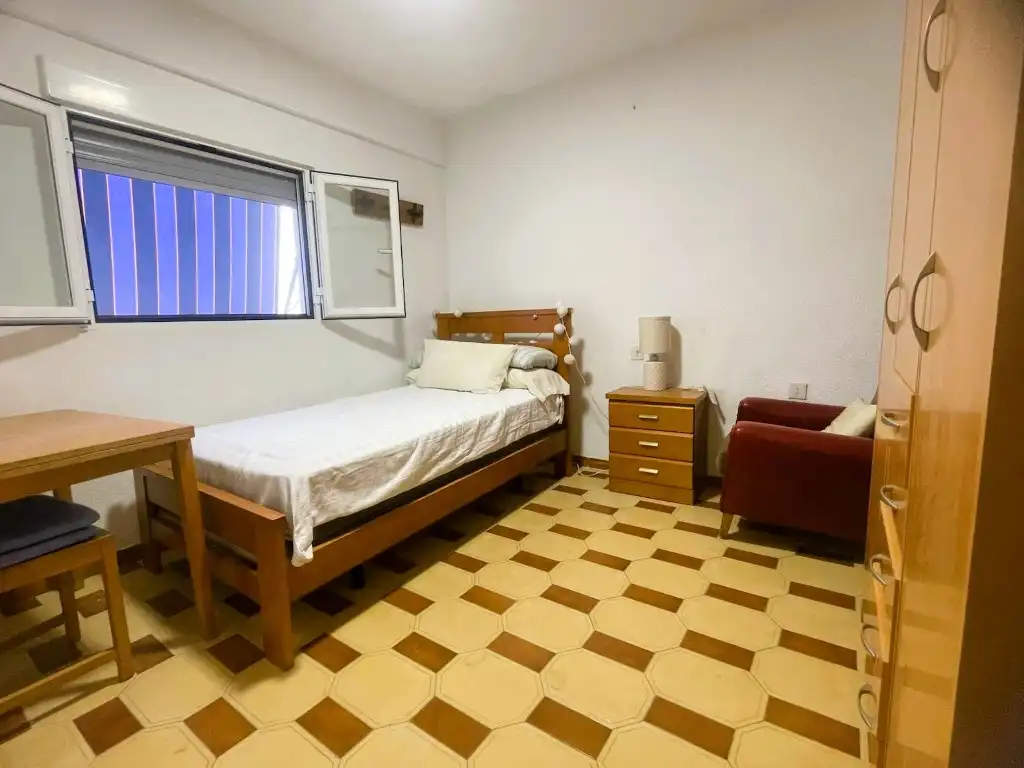 Wohnung zur Miete in Calle Santa Rosalia, Barrio de Zaidín