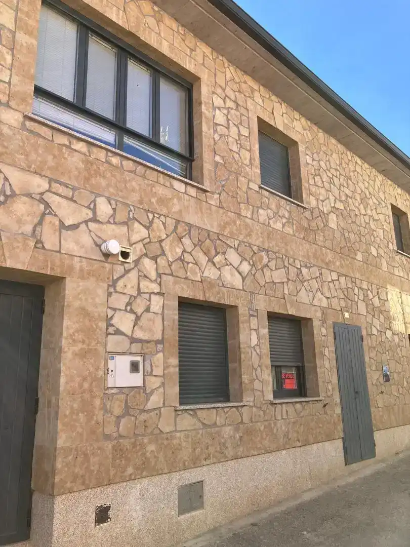 Außenansicht von Country house zum Verkauf in Galinduste mit Parkett, Abstellraum und Möbliert