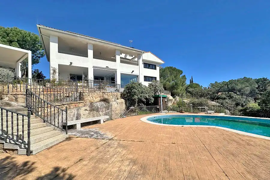 Vista exterior de Casa o chalet en venta en Hoyo de Manzanares con Aire acondicionado, Calefacción y Jardín privado