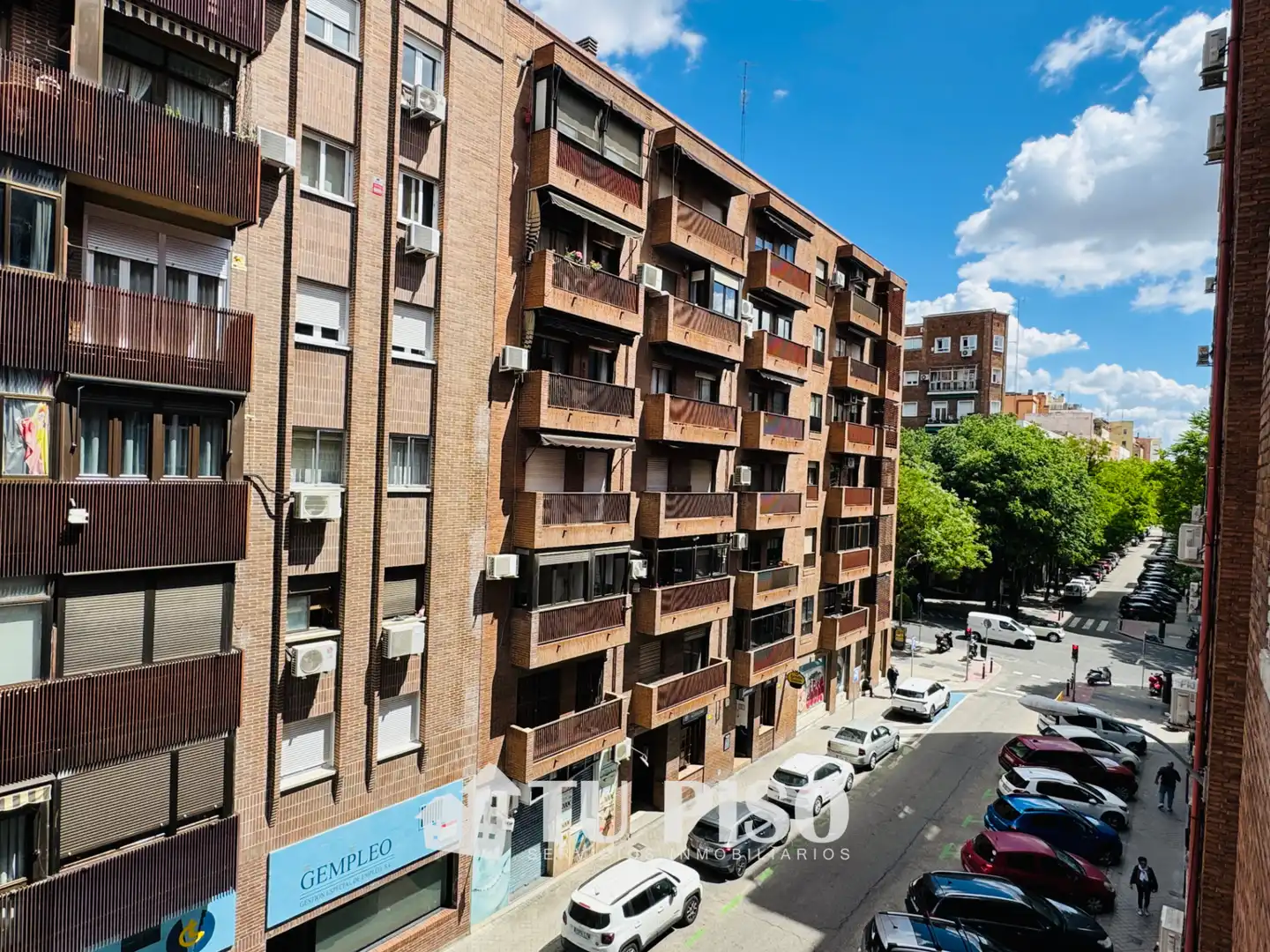 Vista exterior de Pis en venda en Madrid amb Moblat i Balcó