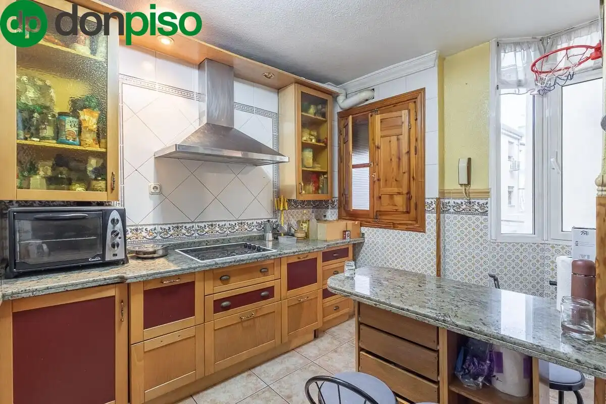Cuina de Casa o xalet en venda en Granada amb Aire condicionat, Calefacció i Terrassa