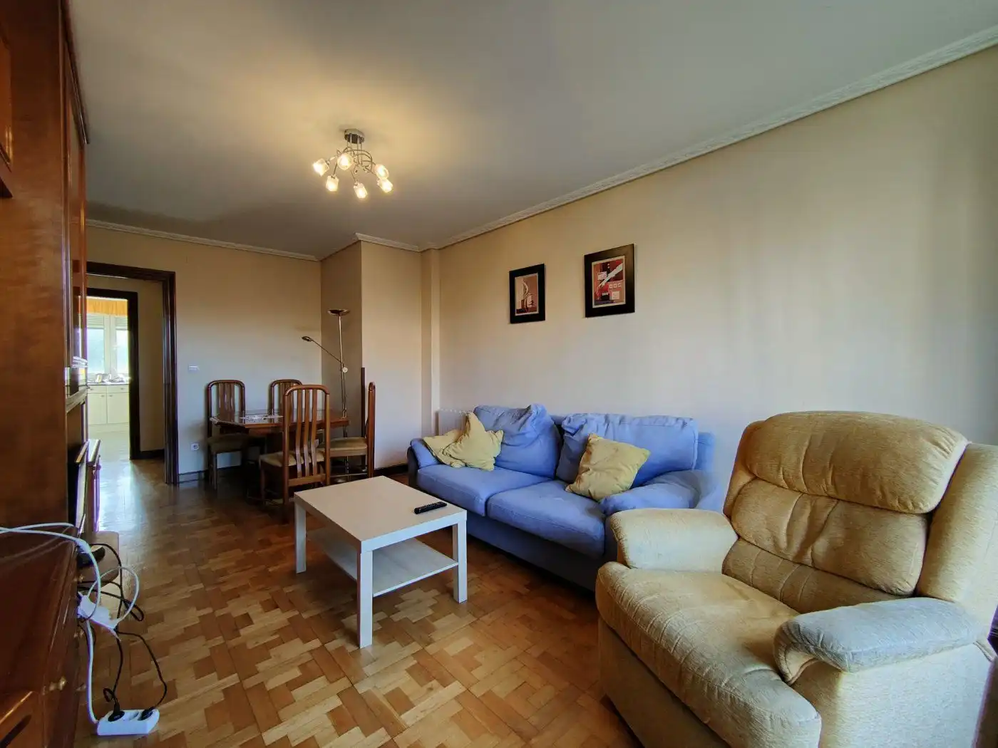 Sala d'estar de Pis de lloguer en Santander amb Calefacció, Parquet i Moblat