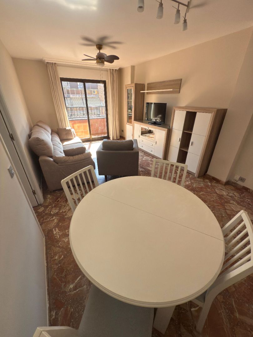 Living room of Flat to rent in  Granada Capital  with Air Conditioner, Furnished and Washing machine