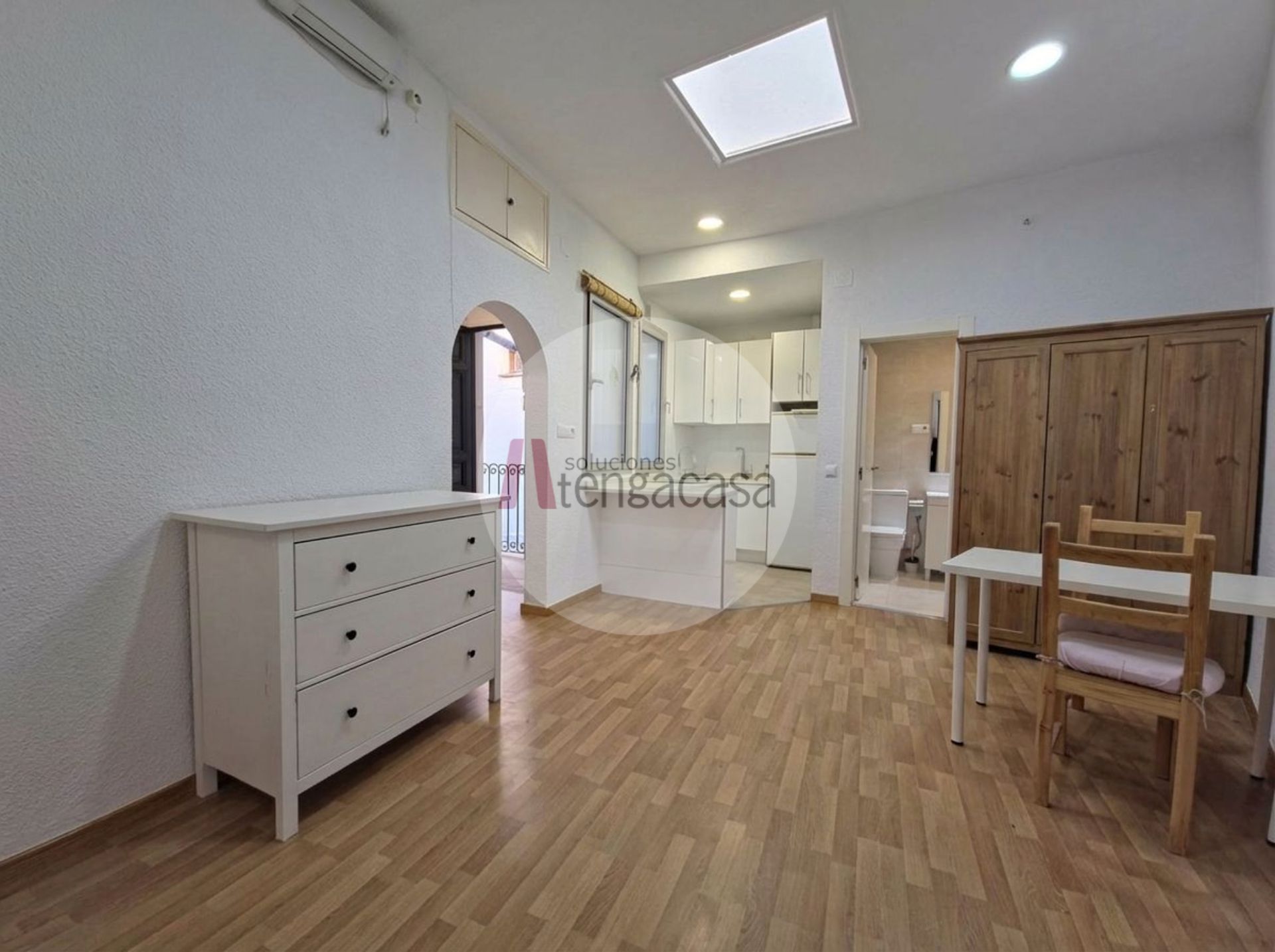 Schlafzimmer von Wohnung zur Miete in  Madrid Capital mit Heizung und Mikrowelle