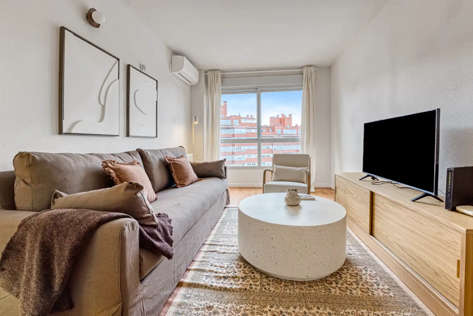Living room of Apartments for rent in Madrid  with Air Conditioner, Heating and Parquet flooring