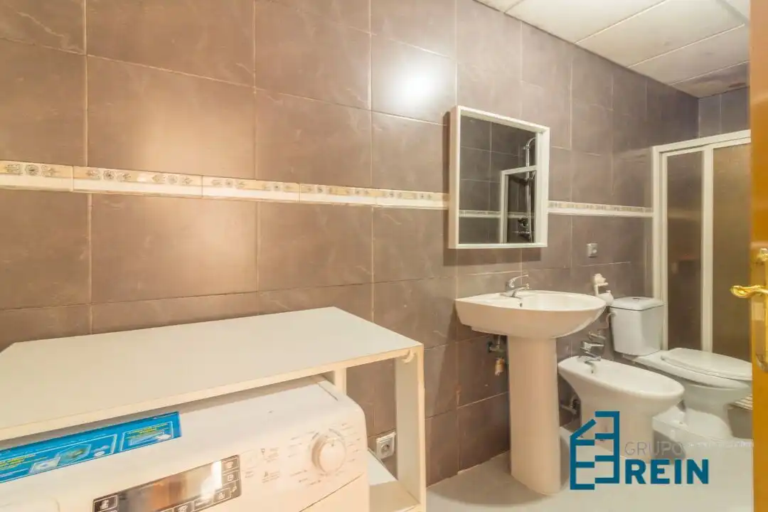 Bathroom of Flat for sale in Recas  with Air Conditioner, Heating and Terrace