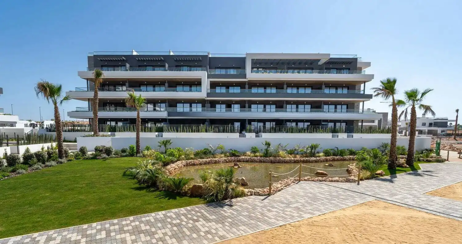 Apartamento con terraza en venta en Zona Carrefour - Urbanizaciones