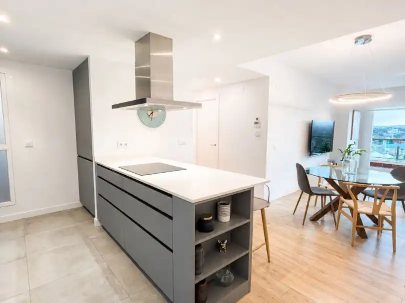 Küche von Wohnung zum Verkauf in Las Rozas de Madrid mit Klimaanlage, Terrasse und Schwimmbad