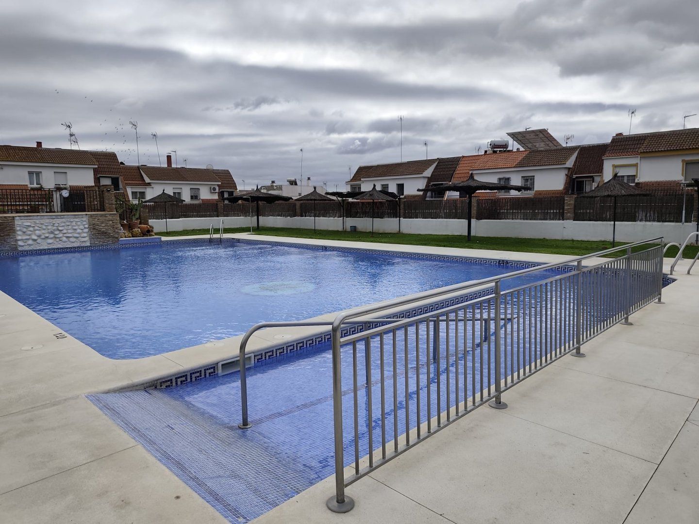 Swimming pool of Single-family semi-detached for sale in Tomares  with Air Conditioner, Heating and Terrace