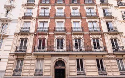 Exterior view of Flat to rent in  Madrid Capital  with Heating, Parquet flooring and Oven