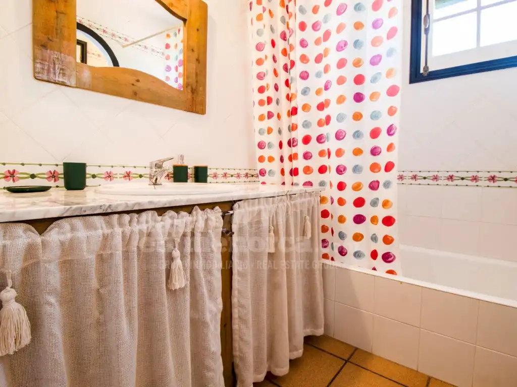 Baño de Finca rústica en venta en Es Castell con Aire acondicionado, Terraza y Piscina