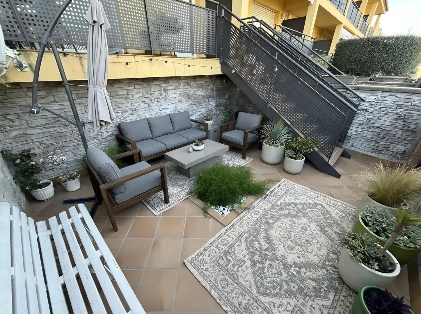 Casa aparellada amb terrassa en venda a Passatge Mare de Déu de Queralt, imagen 2