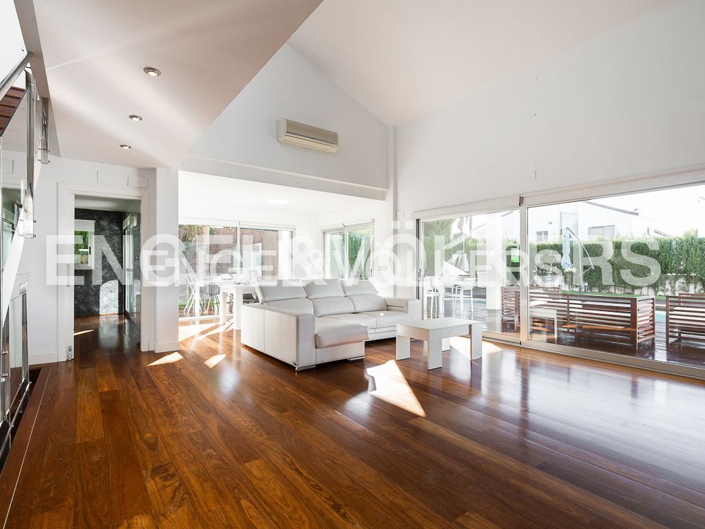 Sala d'estar de Casa o xalet de lloguer en Paterna amb Aire condicionat, Calefacció i Jardí privat