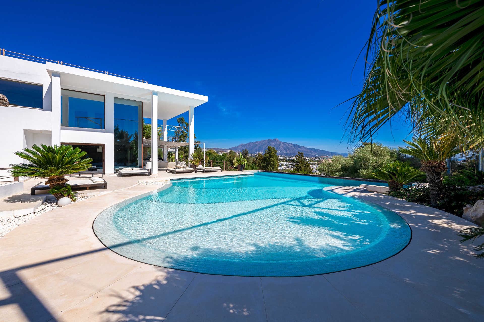 Piscina de Casa o xalet en venda en Benahavís amb Aire condicionat, Jardí privat i Terrassa