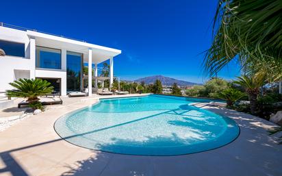 Swimming pool of House or chalet for sale in Benahavís  with Air Conditioner, Private garden and Terrace