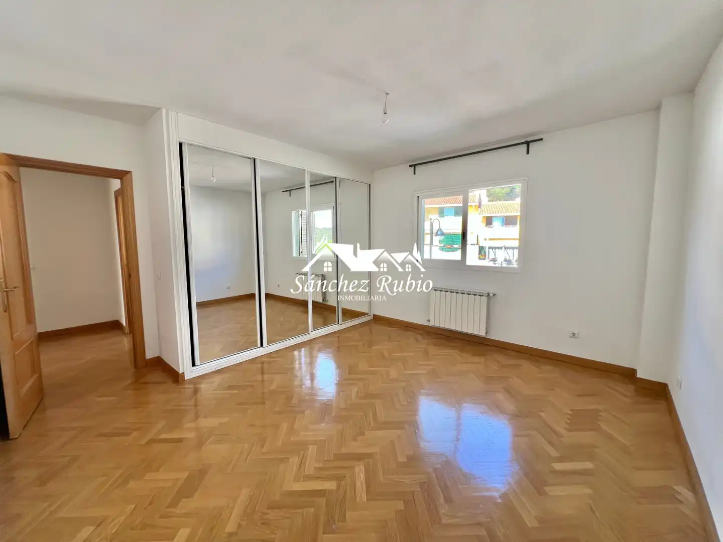 Dormitori de Casa adosada en venda en Galapagar amb Calefacció, Jardí privat i Parquet
