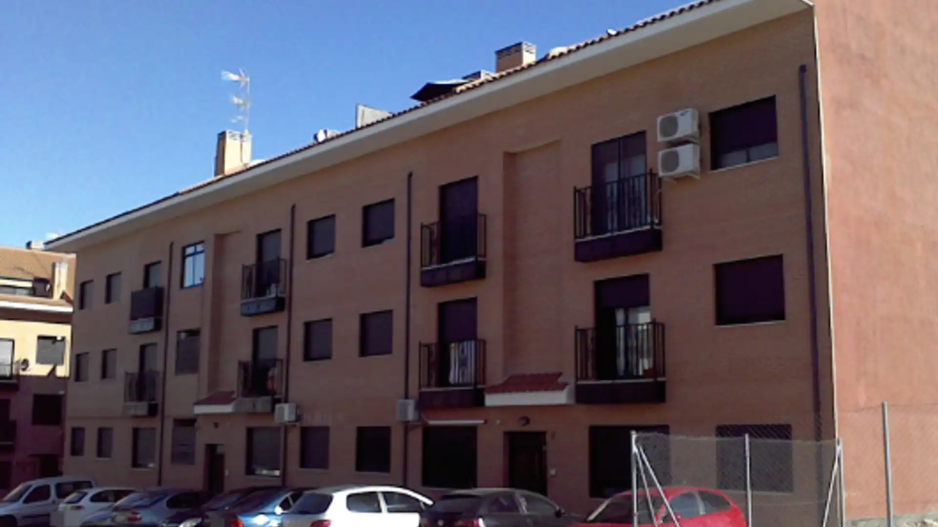 Vista exterior de Piso en venta en Yuncler